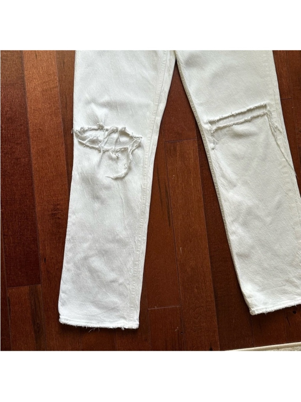 Abercrombie & Fitch White Straight-Leg Ripped Jeans - Picture 5 of 9